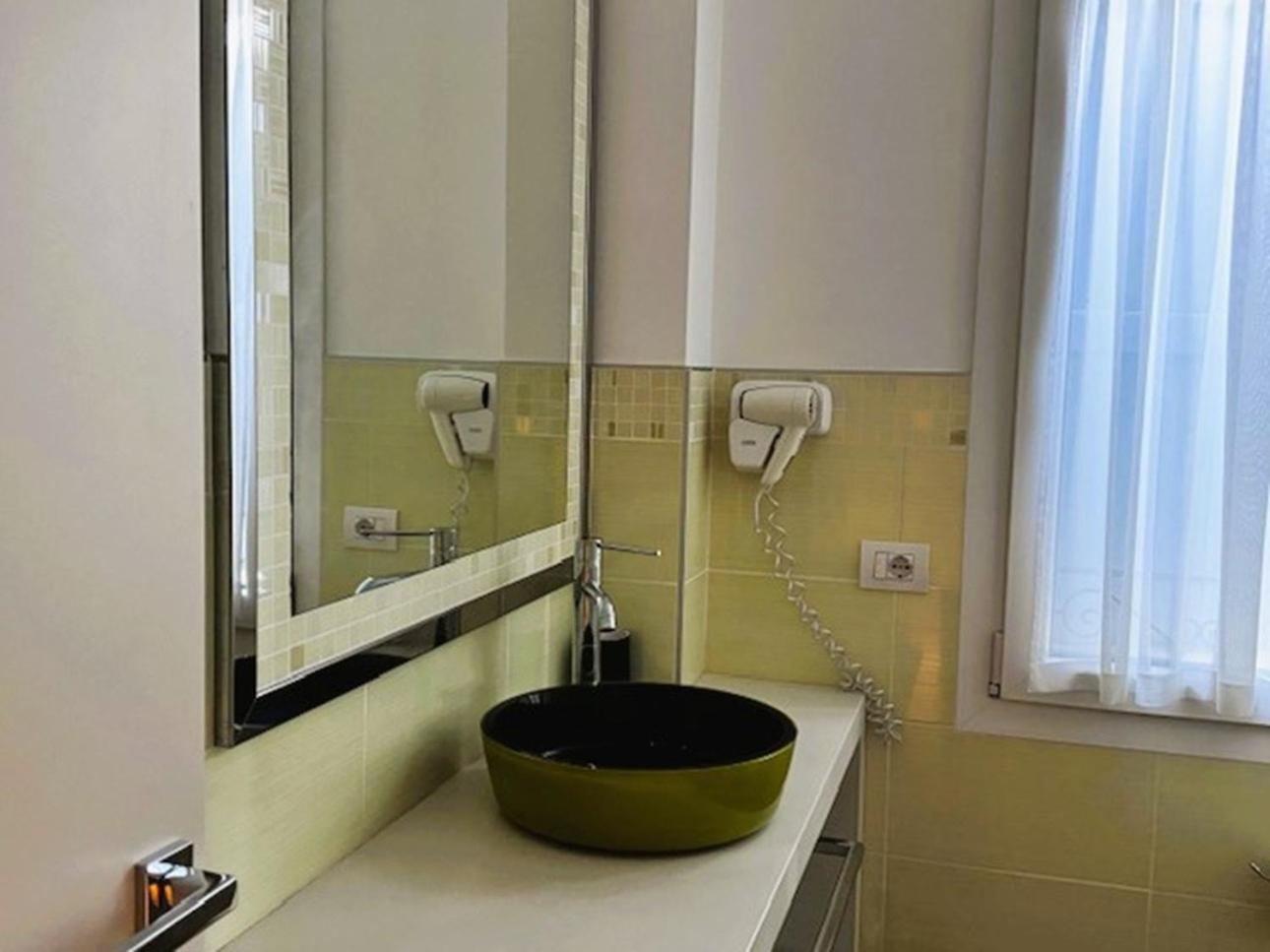 Larotonda Hotel *