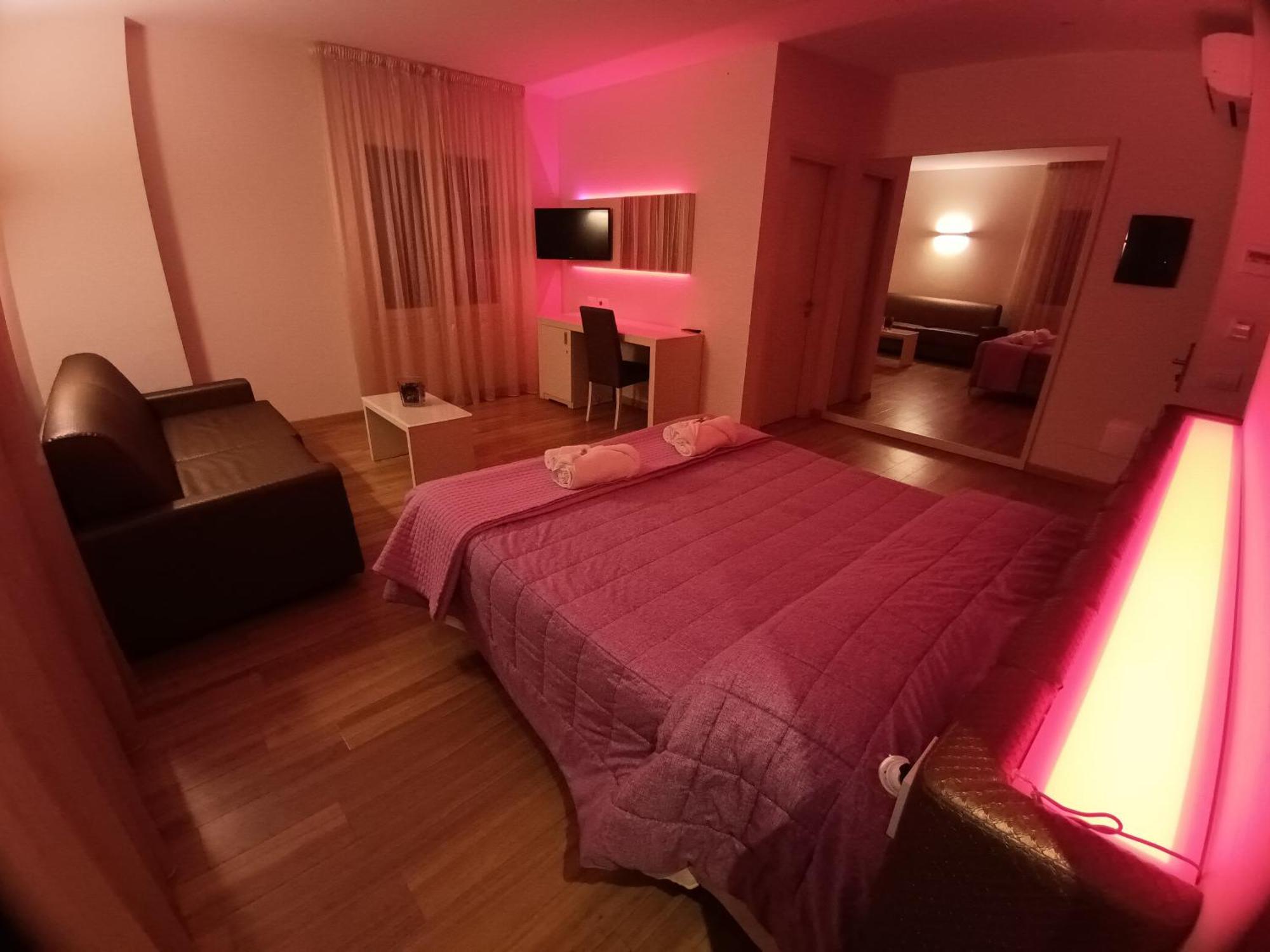 Larotonda Hotel *